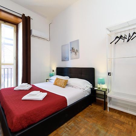Inside Chiaia Rooms Наполи Екстериор снимка