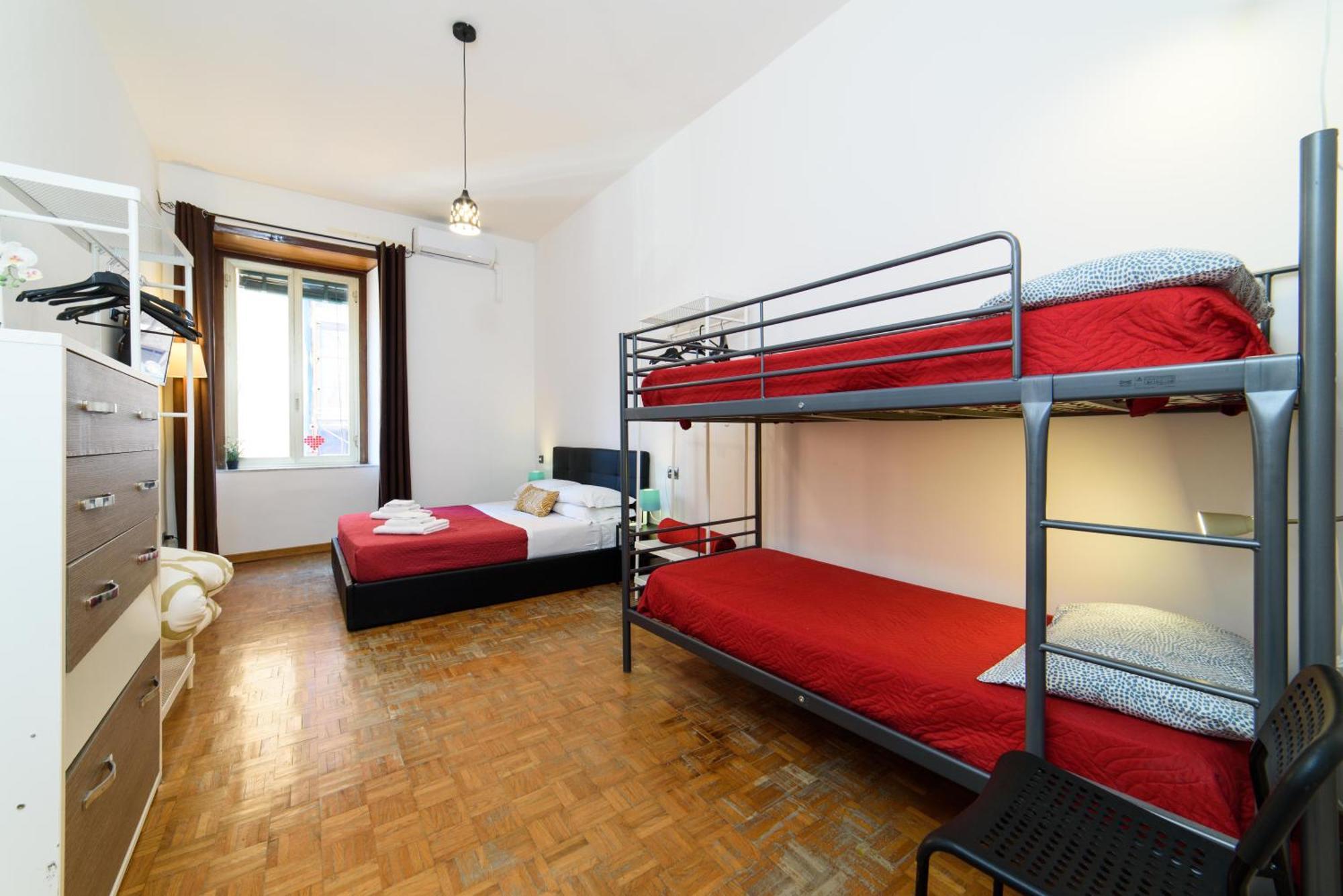 Inside Chiaia Rooms Наполи Екстериор снимка