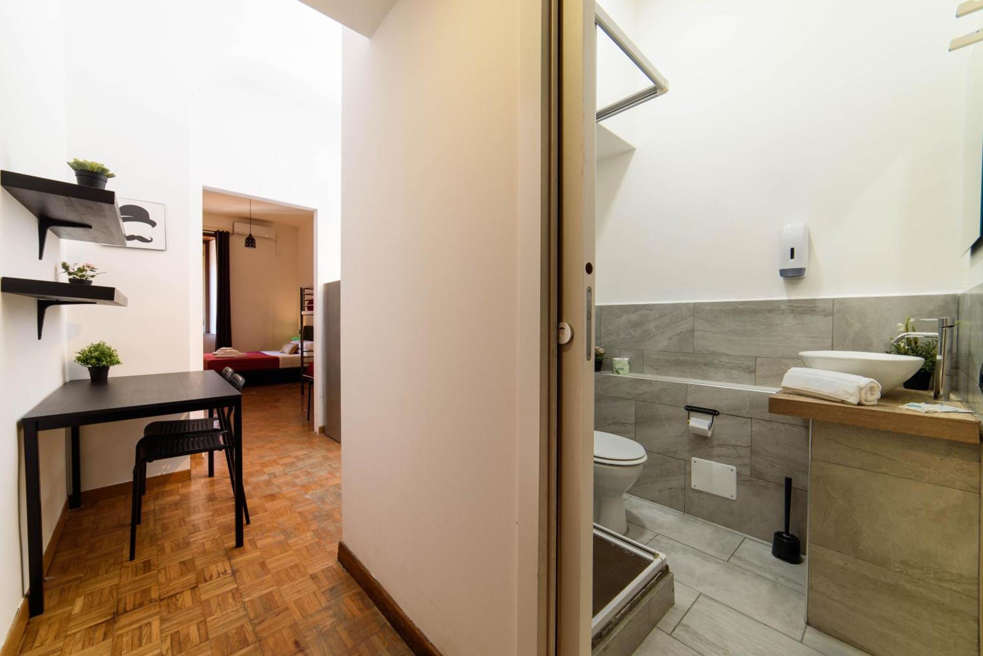 Inside Chiaia Rooms Наполи Екстериор снимка