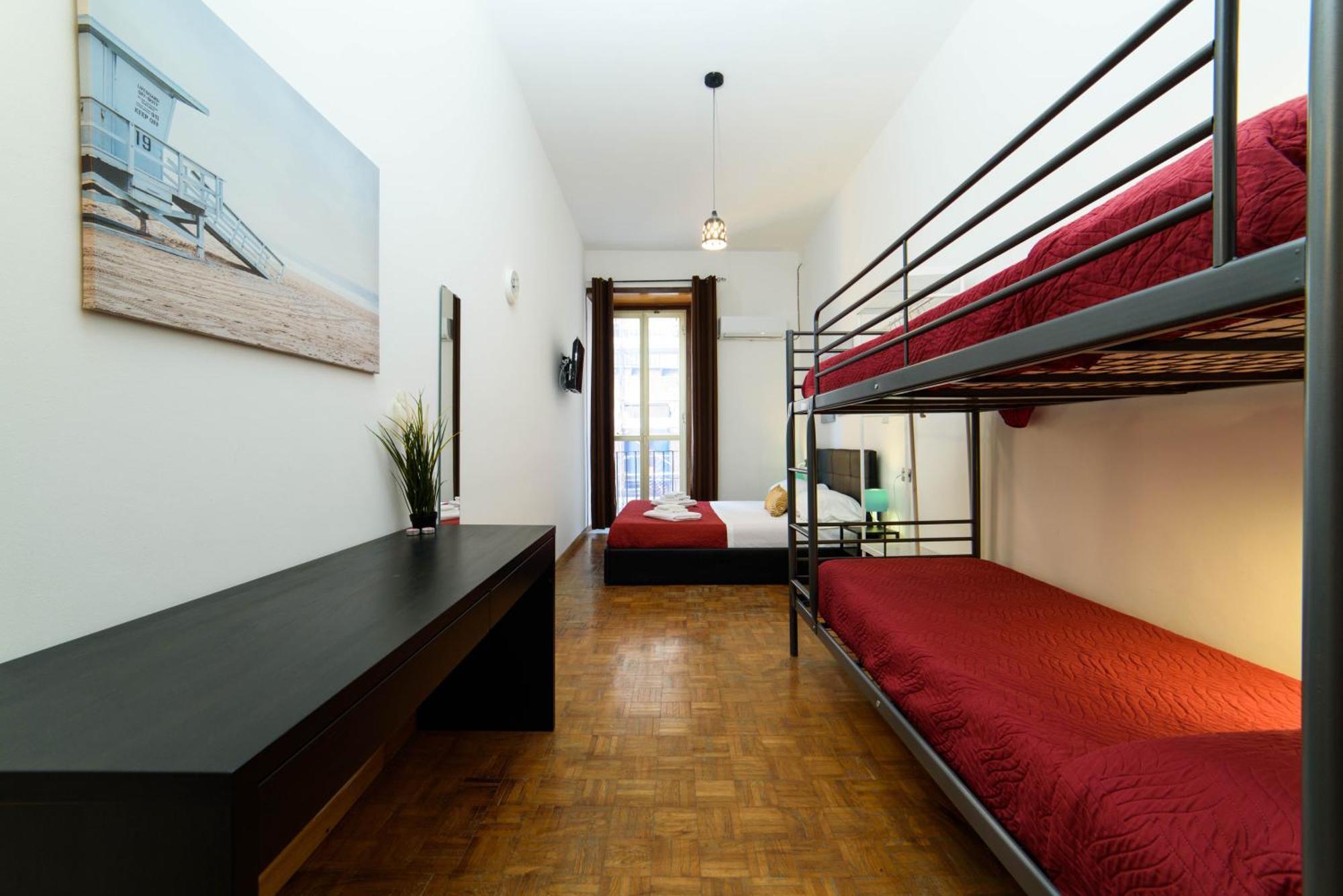 Inside Chiaia Rooms Наполи Екстериор снимка